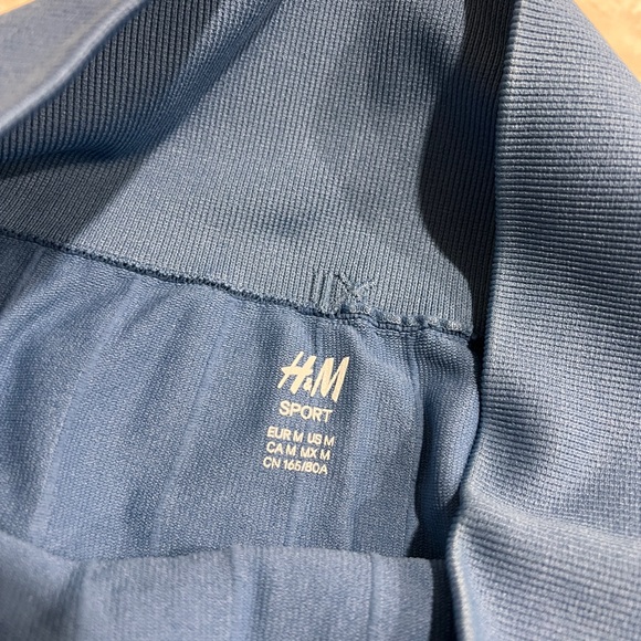 H&M Blue Ribbed Crop Top and Shorts Set - Picture 6 of 6